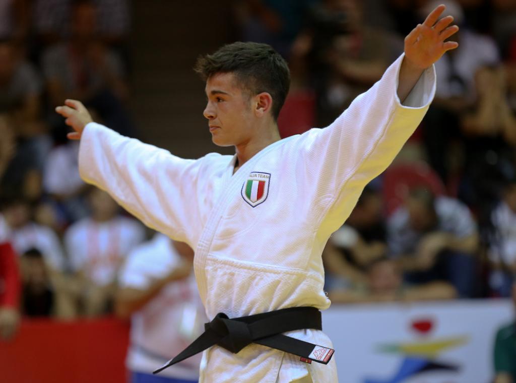 THE ITALIAN TEAM TOOK OVER THE STAGE ON DAY ONE OF THE EYOF