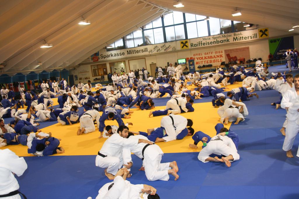 SUPPORTIVE JUDO FAMILY IN MITTERSILL