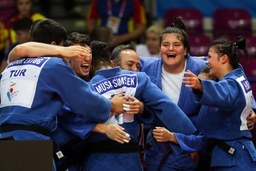 TEAM TURKEY TAKE OVER MIXED TEAMS TO CONCLUDE CADET EUROPEAN CHAMPIONSHIPS