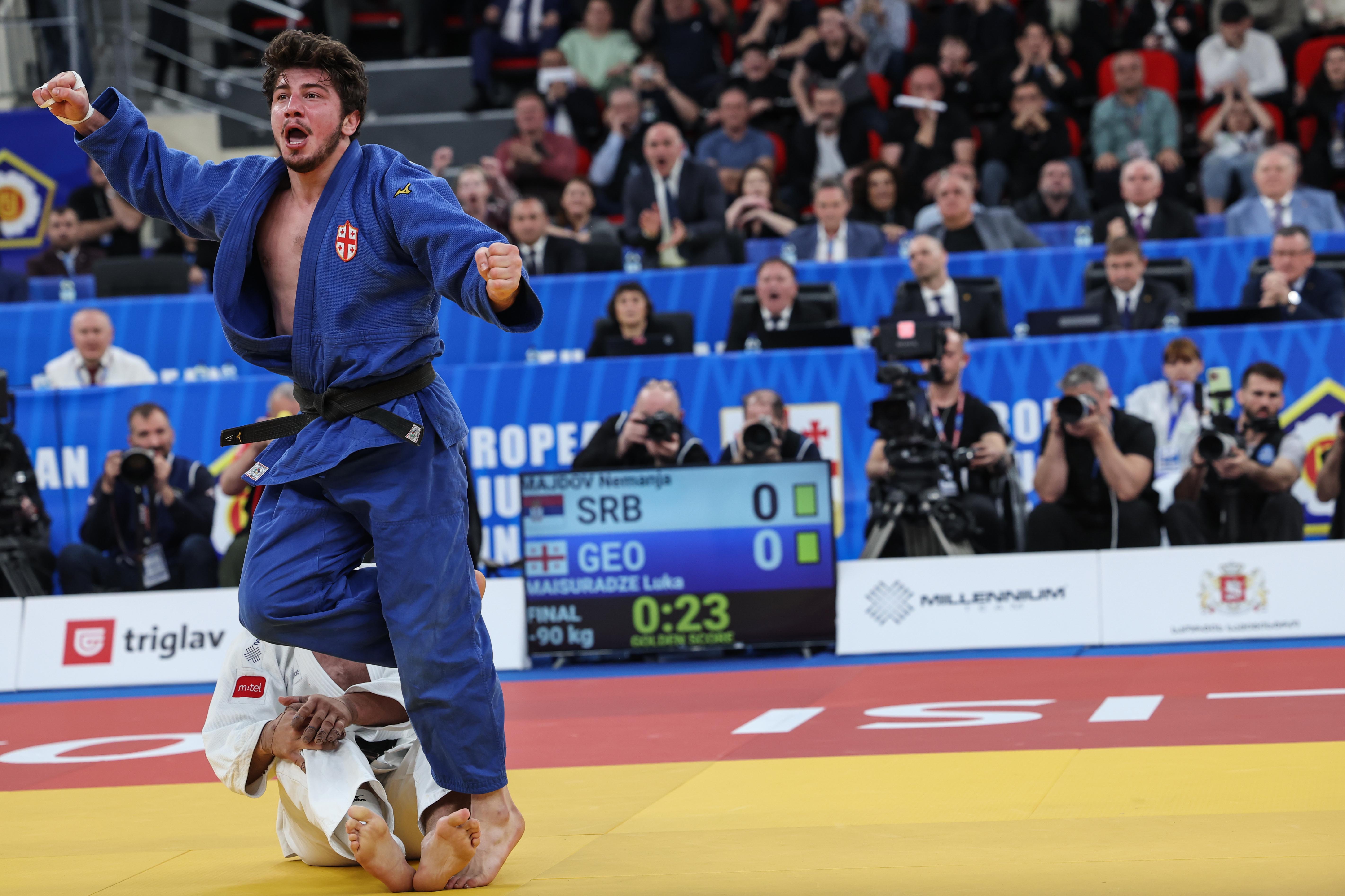 -90 kg: Maisuradze Gives the Hosts Their Anthem