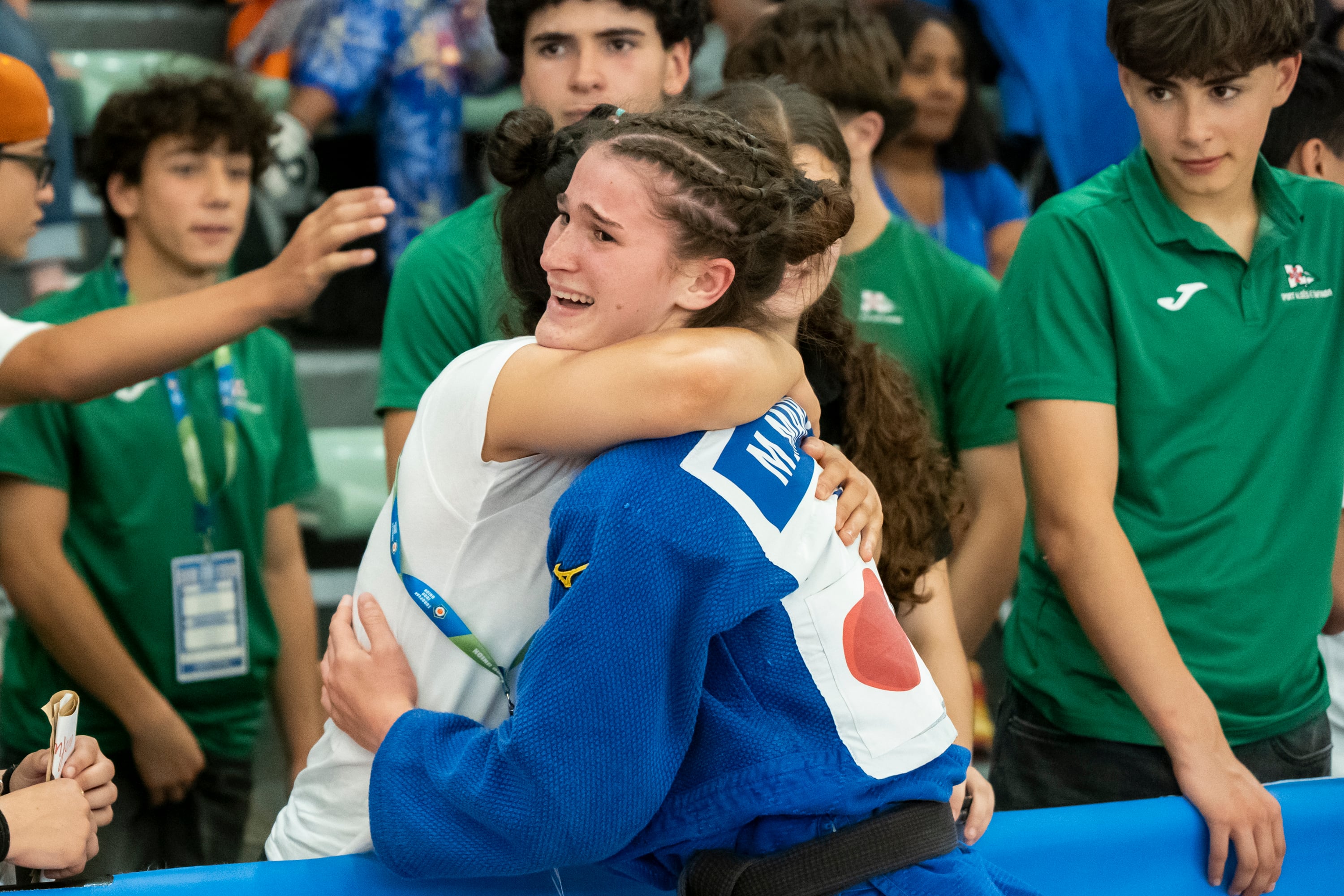 Faro Heats Up on Opening Day of Competition